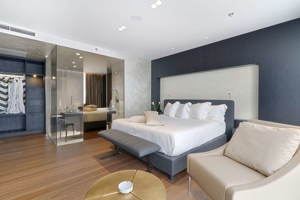 Superior Double Room Single Use, 1 Double Bed photo 3