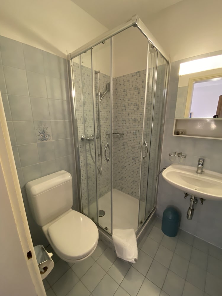Classic Double Room - Photo 9