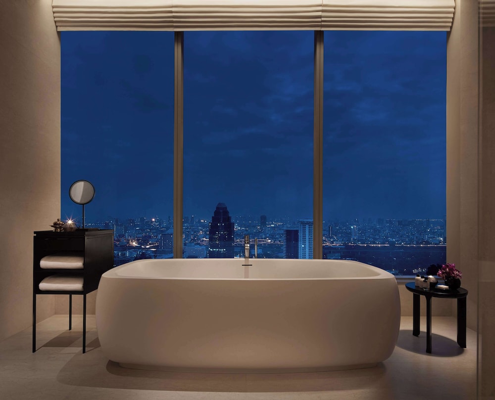Presidential Suite thumbnail 5