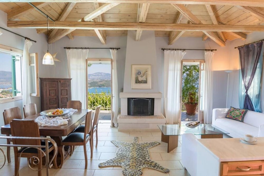 Villa photo 1