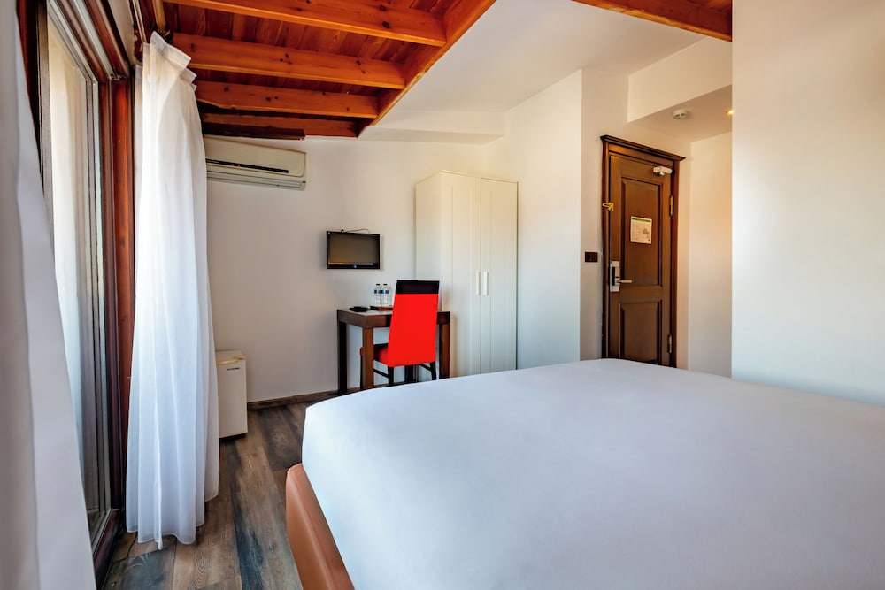 Standard Double or Twin Room photo 3