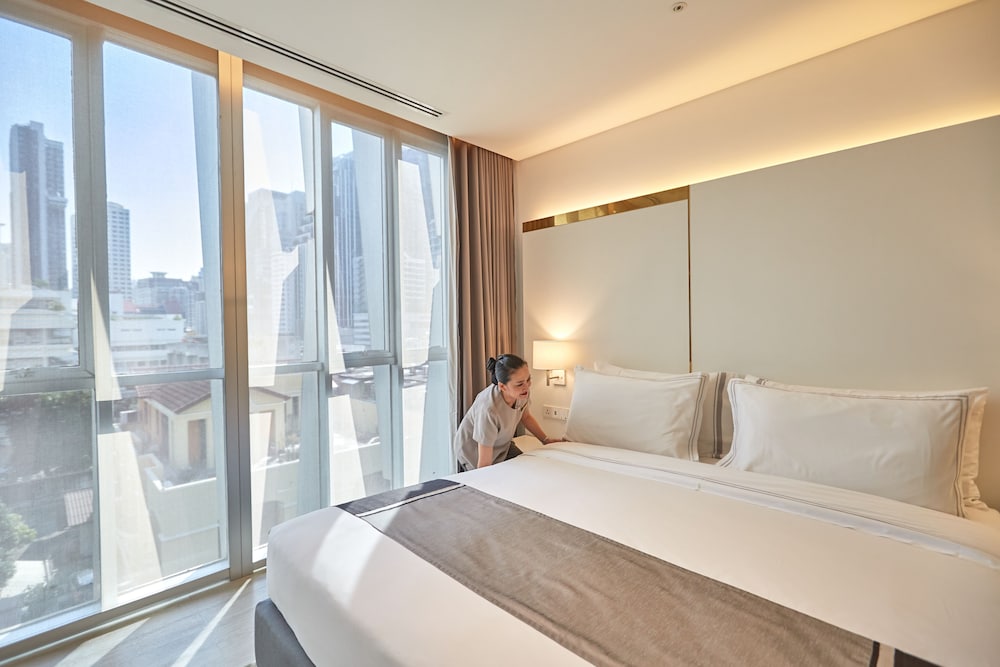 Deluxe Room, 1 Bedroom thumbnail 6