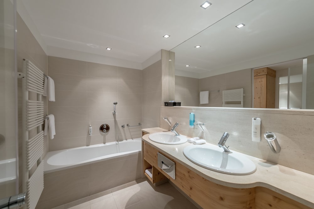 Junior Suite, Balcony, Mountain View (South incl. free entrance AQUA Dome) photo 2