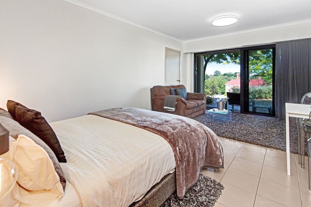 Junior Studio, 1 Queen Bed, Non Smoking, Kitchenette photo 3