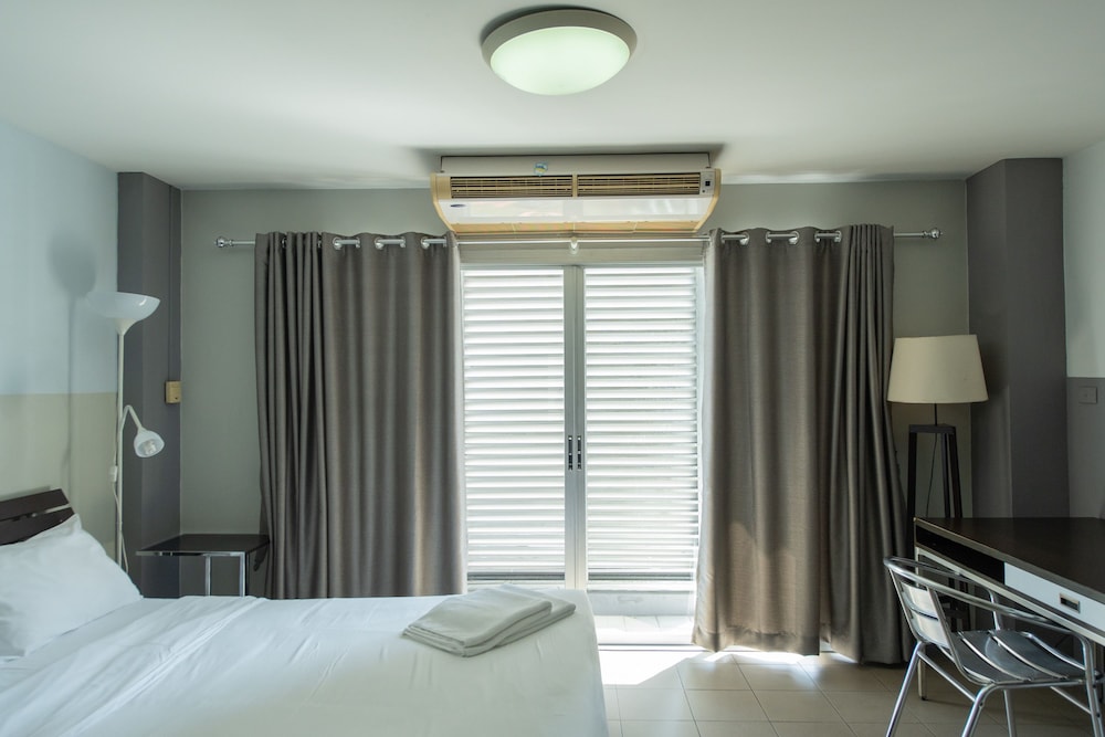 City Balcony Studio Apartment: Queen Bed + Sofa Bed + Working Desk photo 1