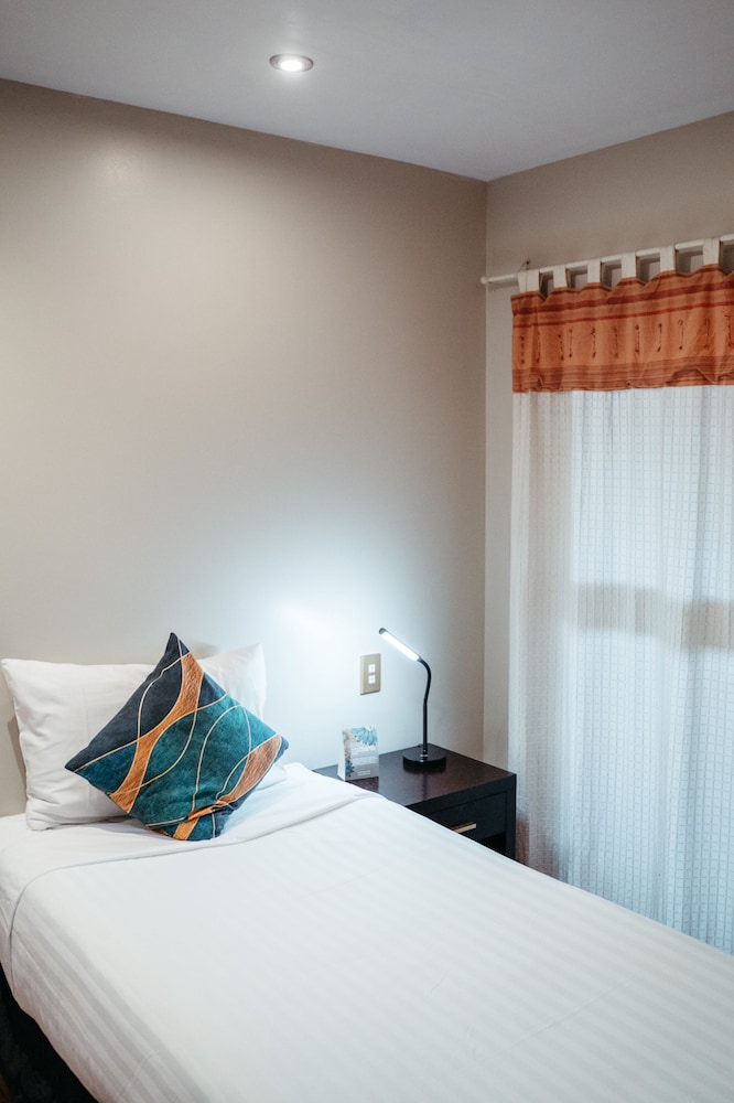 Studio Twin Room ( Check In Time After 8pm ) thumbnail 6