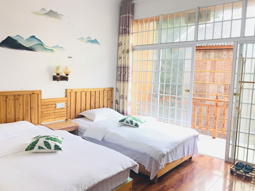 Signature Twin Room, Hill View photo 3