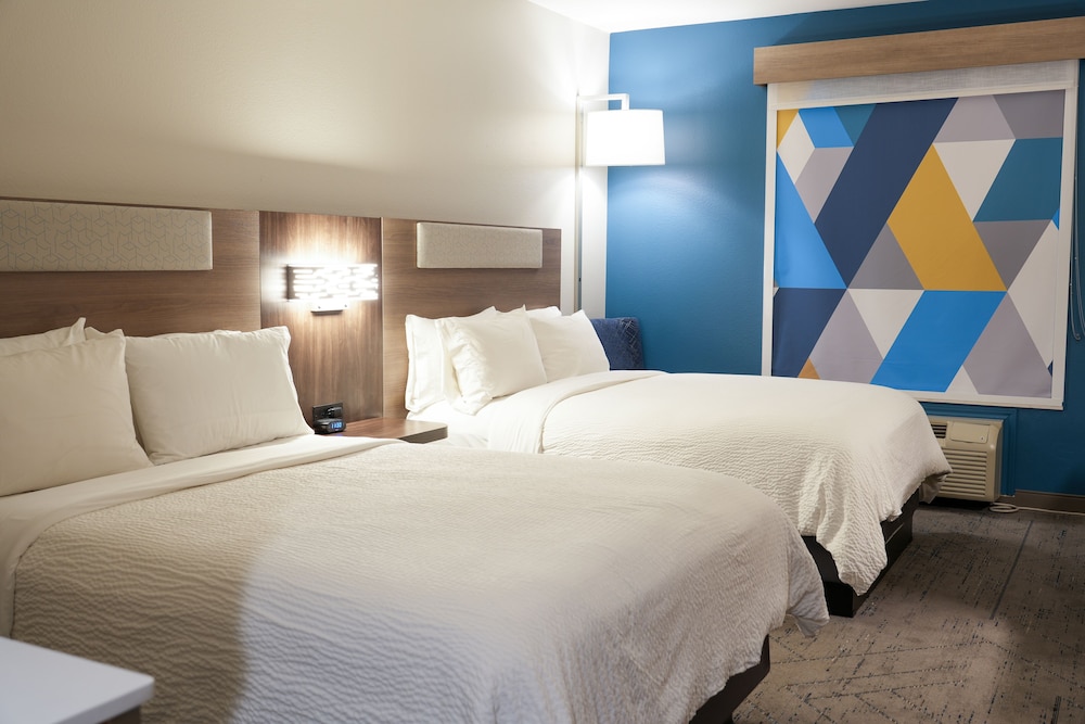 Standard Room, 2 Queen Beds, Accessible - Photo 2