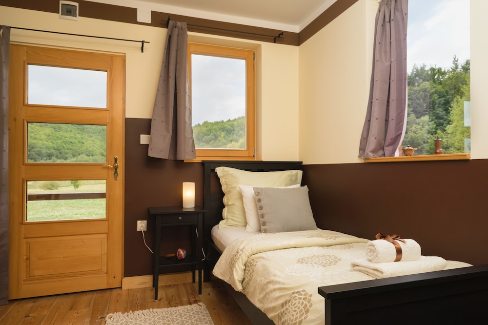 Luxury Single Room, 1 Twin Bed, Private Bathroom, Mountain View (Ponderosa) photo 1