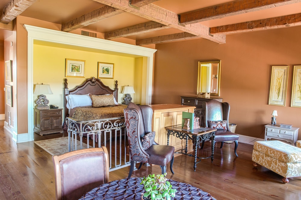 Sangiovese Suite, 1 King Bed, Vineyard View photo 3
