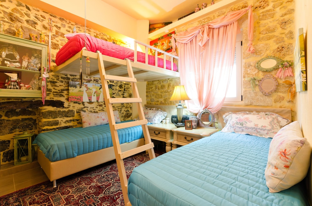 Traditional House (Miron) photo 2