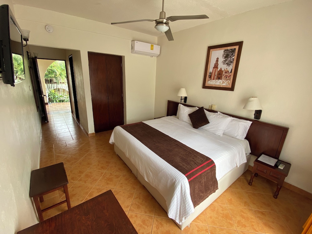 Standard Room, 1 King Bed, Non Smoking, City View