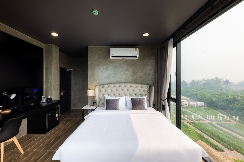 Deluxe Room - Photo 6