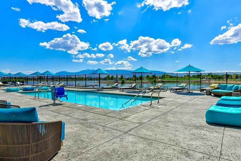 Designer Apt With Jacuzzi Pool Mountain Views, Bilde 16
