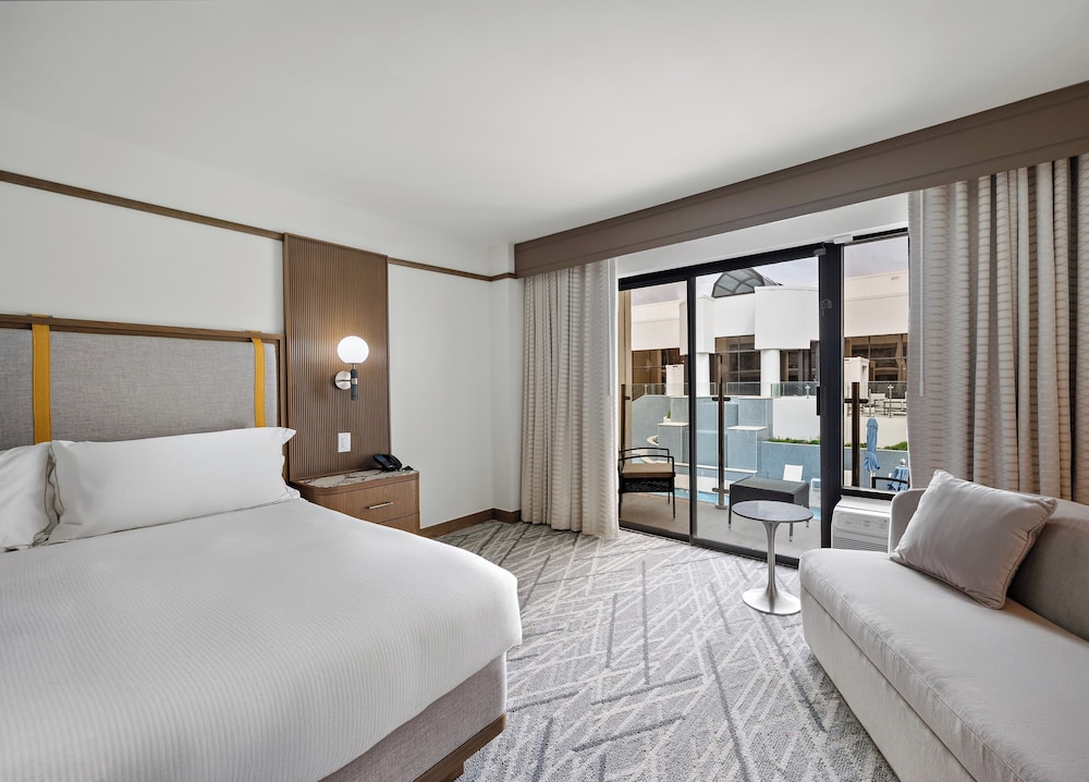 Room, 2 Queen Beds, Accessible, Poolside (Hearing) - Photo 3