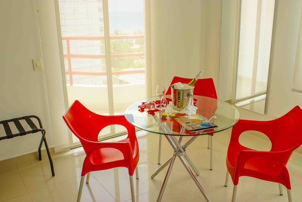 Junior Suite, Partial Ocean View - Photo 3
