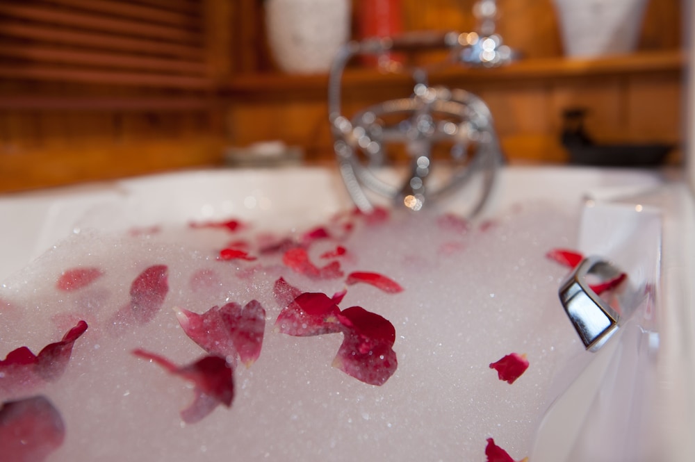 Honeymoon Suite photo 3