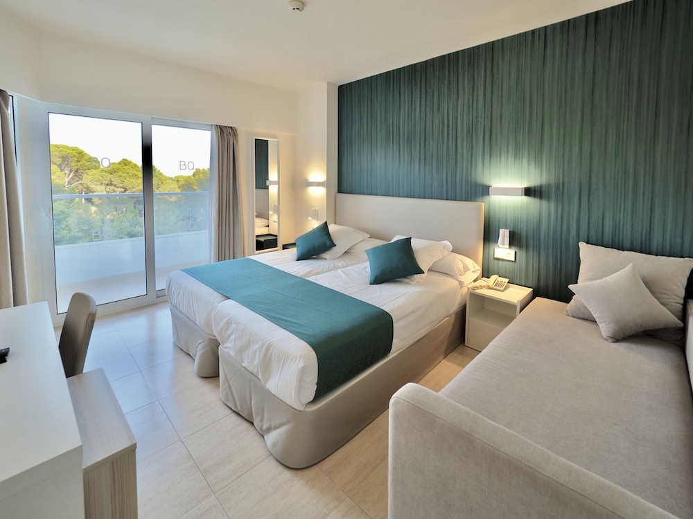 Habitación Doble, Balcón (2 Adultos + 1 Niño)