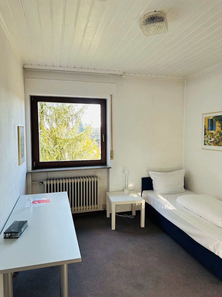 Basic Single Room photo 2