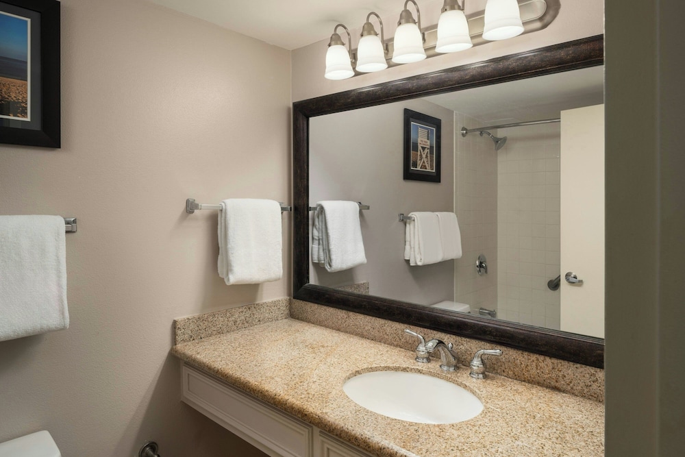 Room, 2 Queen Beds, Balcony (Mobility/Hearing Accessible, Tub) - Photo 5