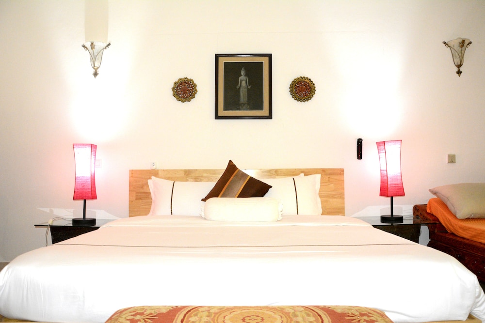Deluxe Suite, 1 King Bed, Valley View photo 1