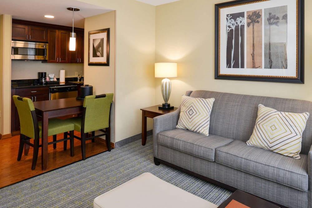 Suite, 2 Queen Beds, Accessible (Mobility & Hearing, Roll-in Shower) - Photo 6