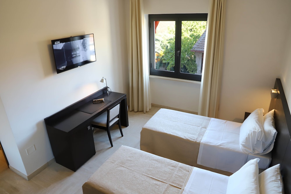 Classic Double or Twin Room - Photo 8