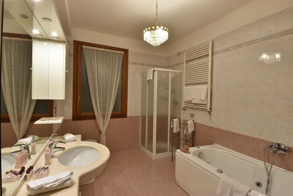 Double or Twin Room photo 3
