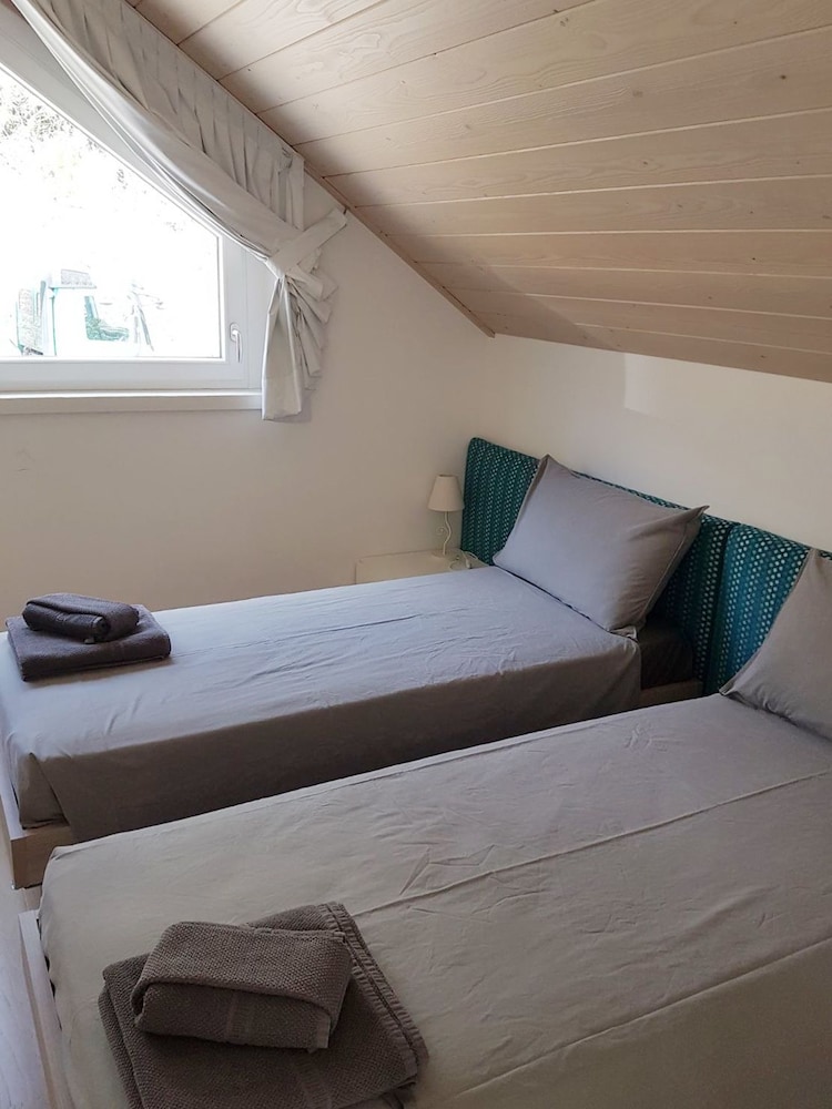Apartment, 2 Bedrooms (Attic) photo 2