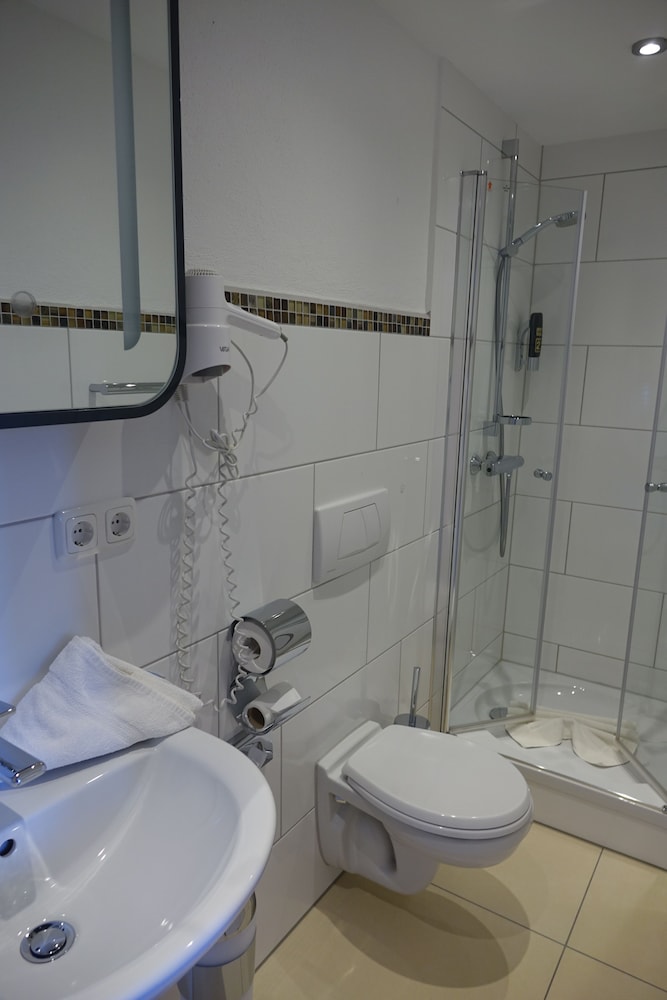 Single Room (Shower)