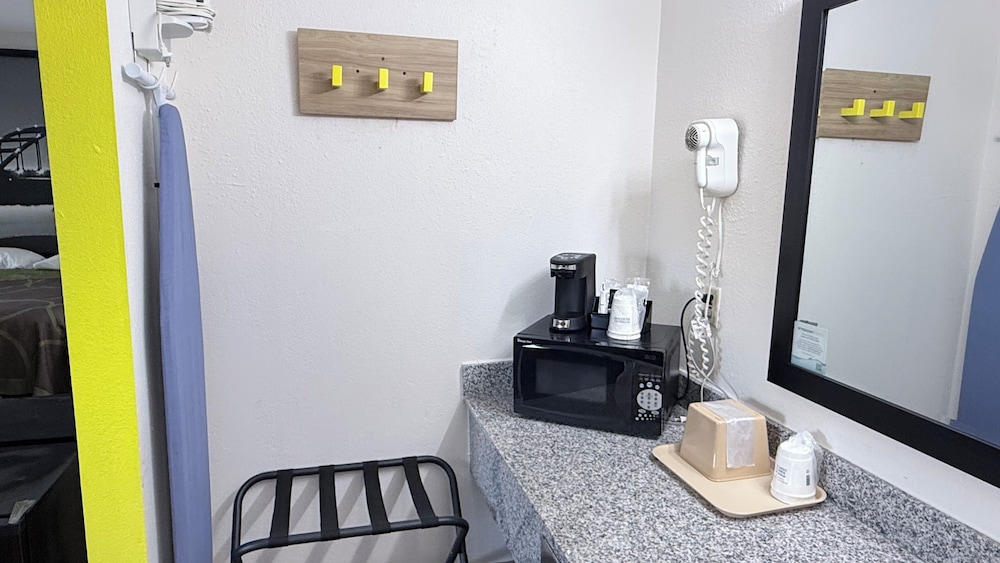 Room, Accessible photo 1