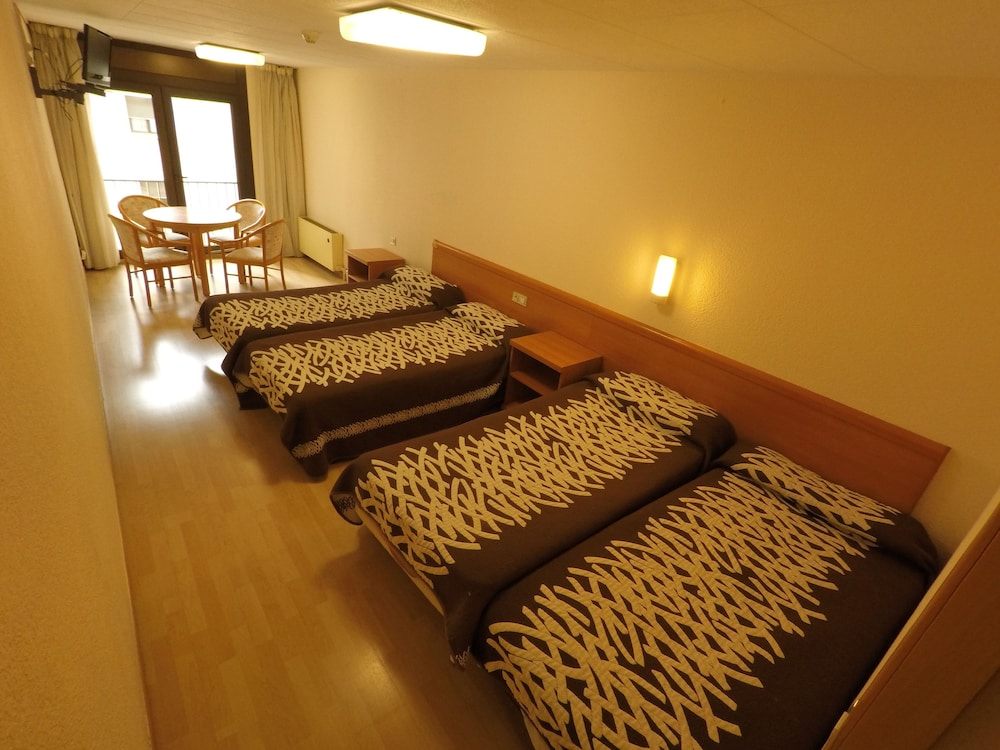 Quadruple Room (4 adults) photo 3