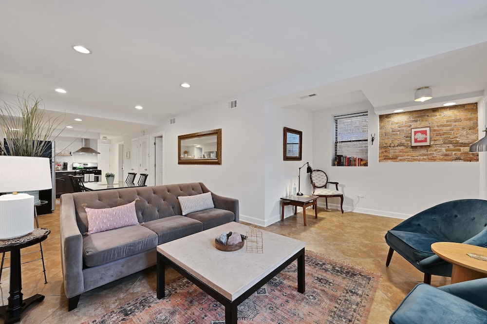 Condo, 2 Bedrooms