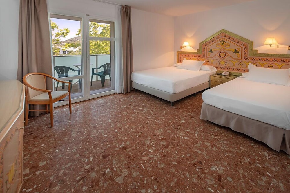 Habitación Triple, Balcón, Vista a la Montaña