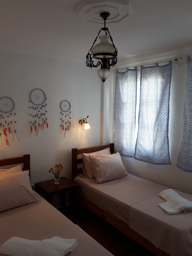 Standard Twin Room photo 2