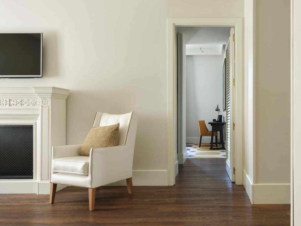 The Corner Suite photo 3