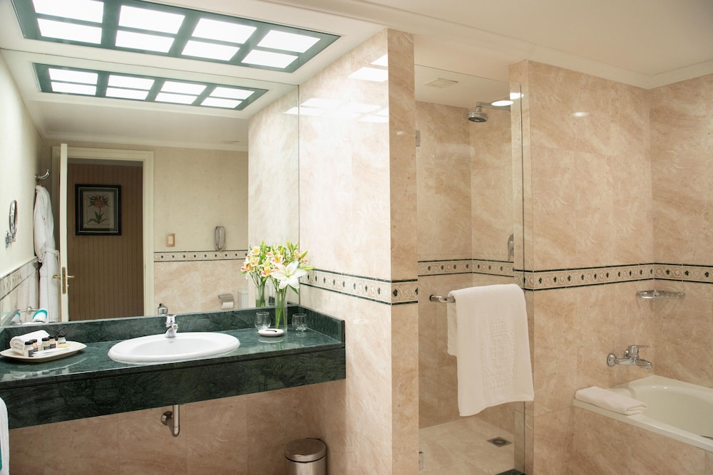 Executive Room, 2 Twin Beds, City View