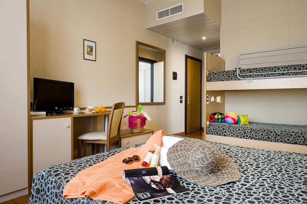 Economy Quadruple Room photo 3