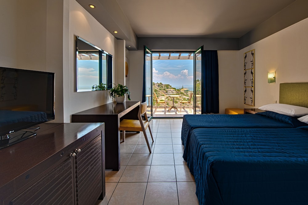 Double or Twin Room Sea View photo 2