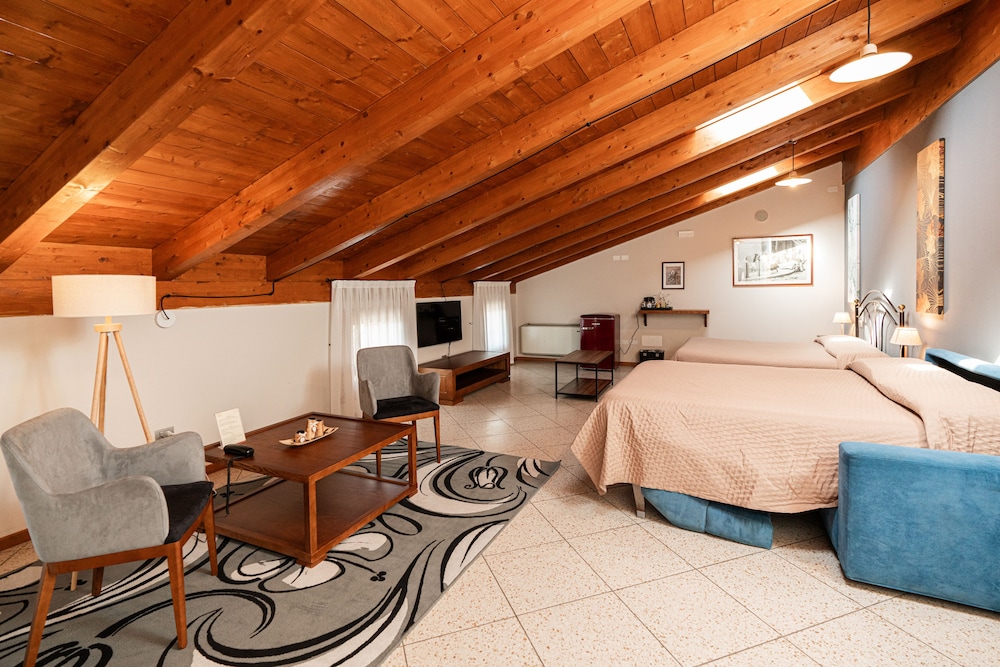 Family Studio Suite photo 2