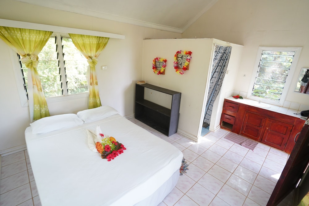 Economy Studio, Private Bathroom, Partial Ocean View photo 1