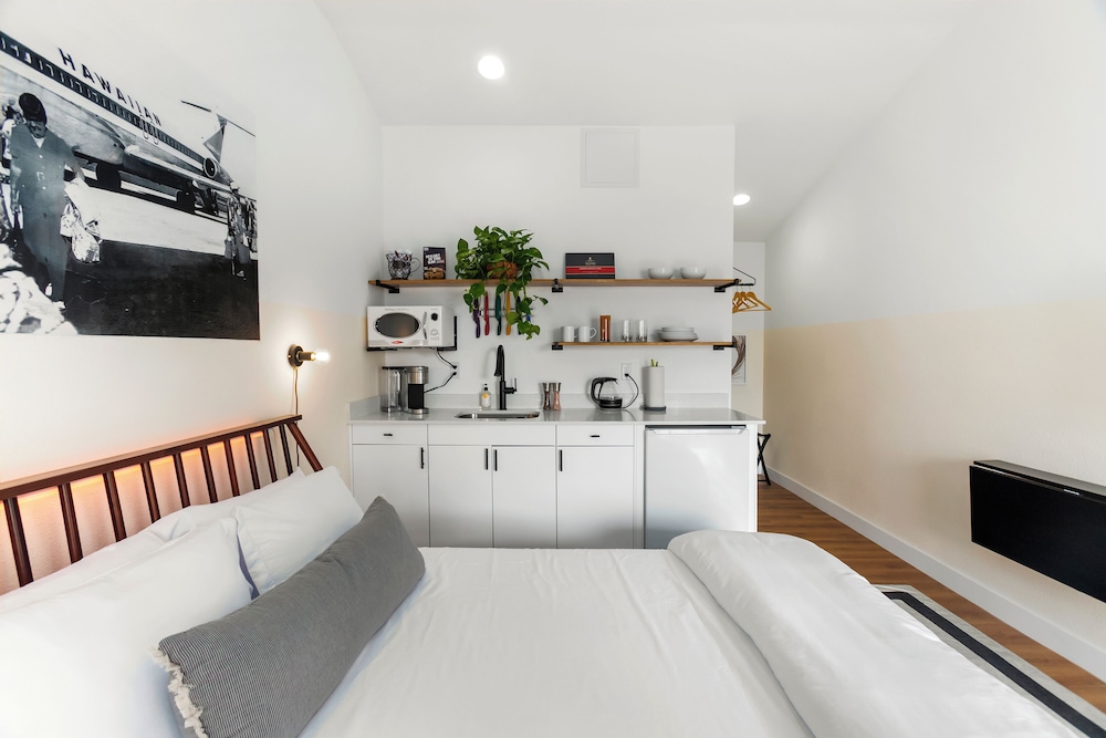 Classic Studio, 1 Queen Bed photo 3