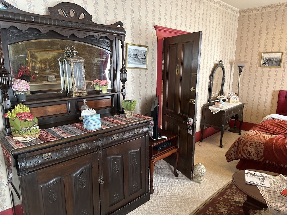 Romantic Suite, 1 King Bed (Room 10) photo 2