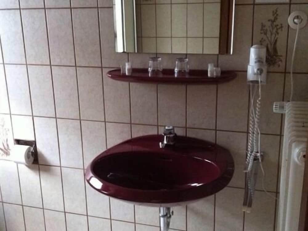Twin Room, Private Bathroom photo 2