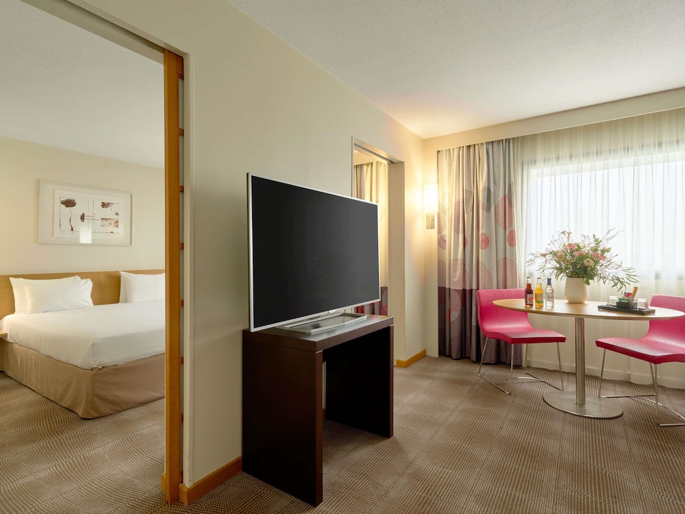 Suite, 1 King Bed - Photo 5