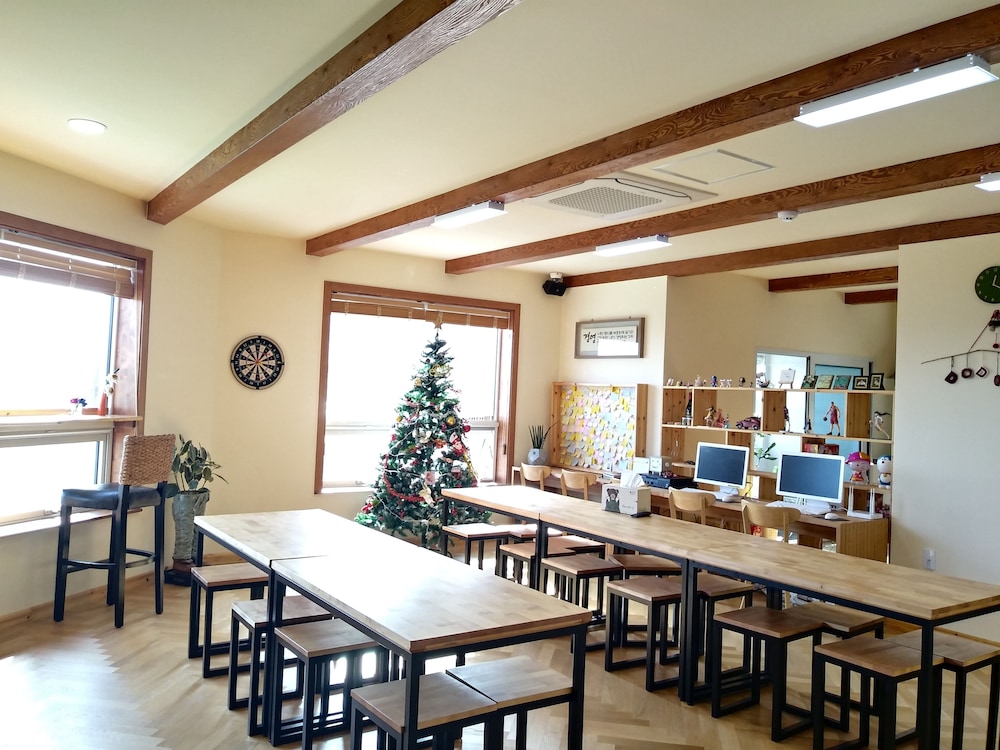 Private Unit, 2 Bedroom, 2 Bathroom, Sleeps 12 photo 3