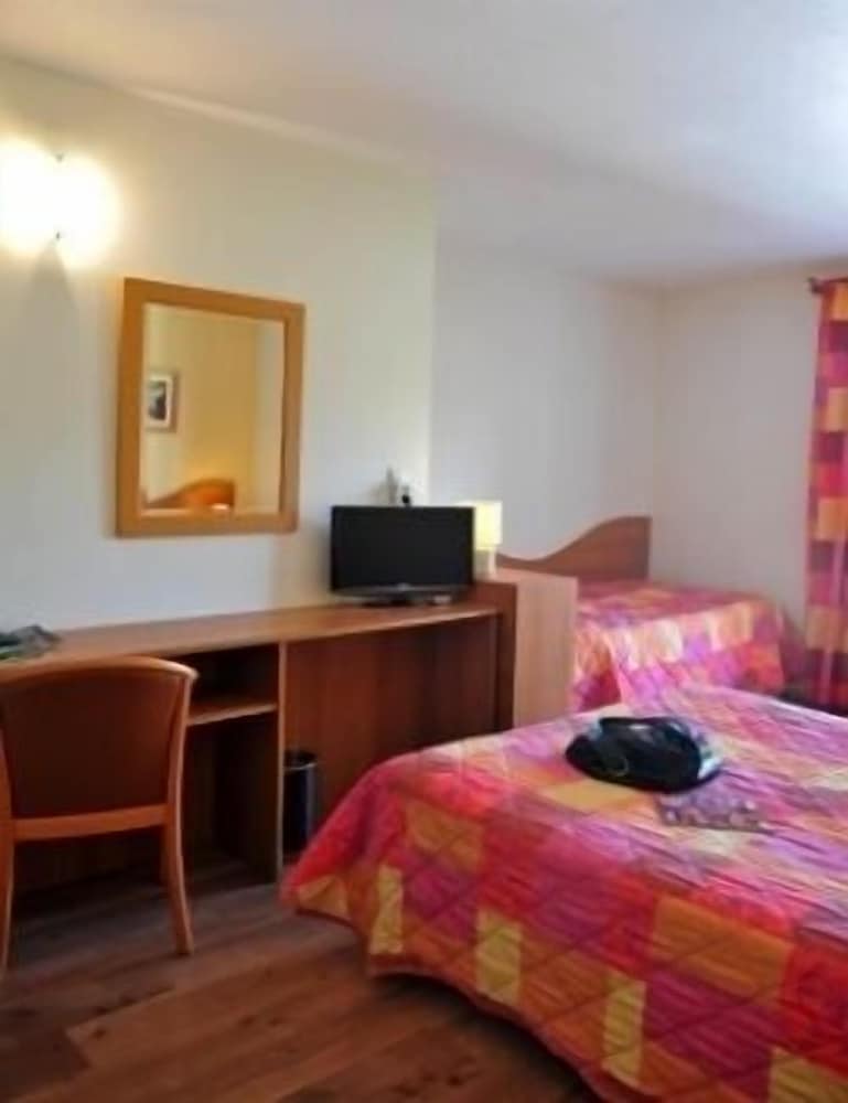Standard Twin Room - Photo 2