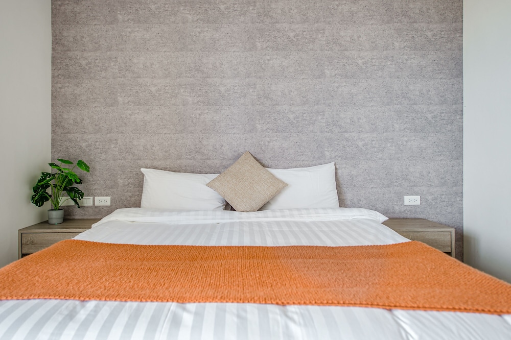 Large Double Room - Photo 2