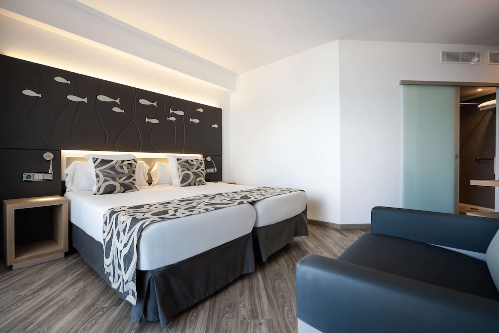 Double Room, Balcony, Sea View photo 3