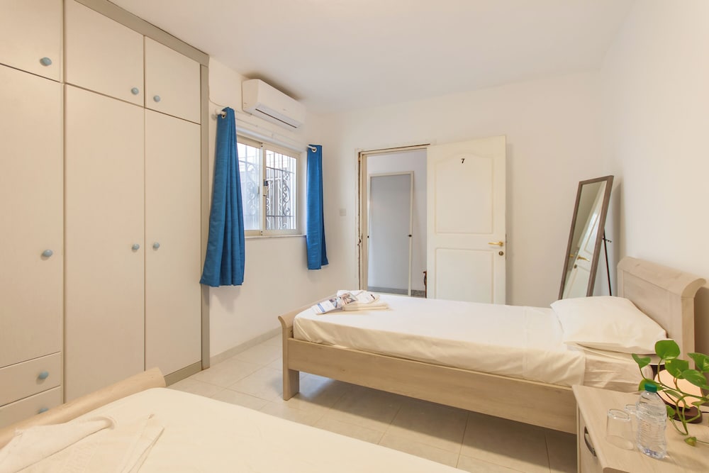 Standard Room, Multiple Bedrooms (SwieqiStay room5 shared bath -) photo 1